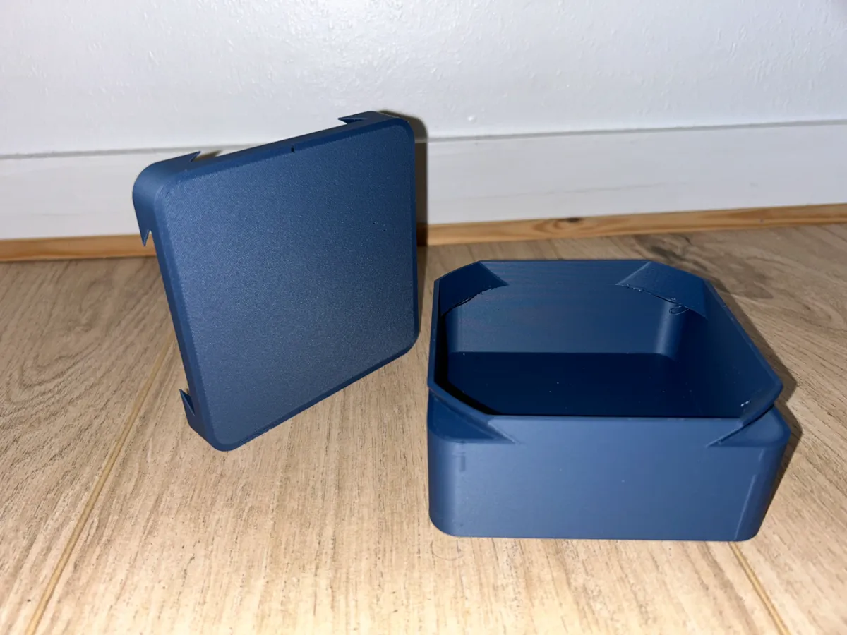 Impossible "Dovetail style" square box