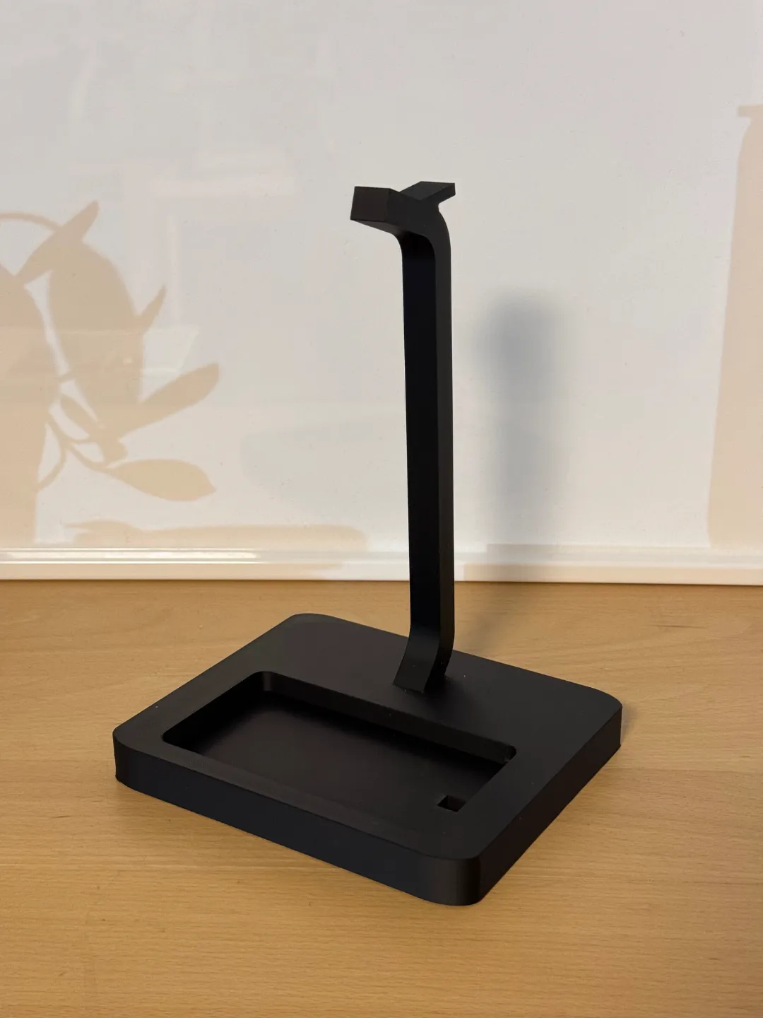 Headphone Stand|Wireless Charger|IKEA Compatible, photo 2 of 4 - Headphone Stand|Wireless Charger|IKEA Compatible Household