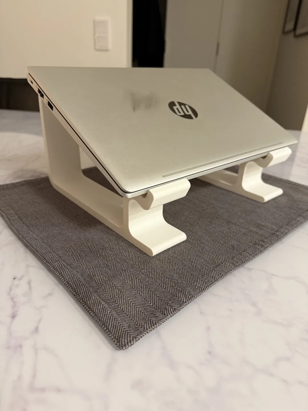 Laptop / Tablet Stand, photo 3 of 4 - Laptop / Tablet Stand Mobile & Device Accessories