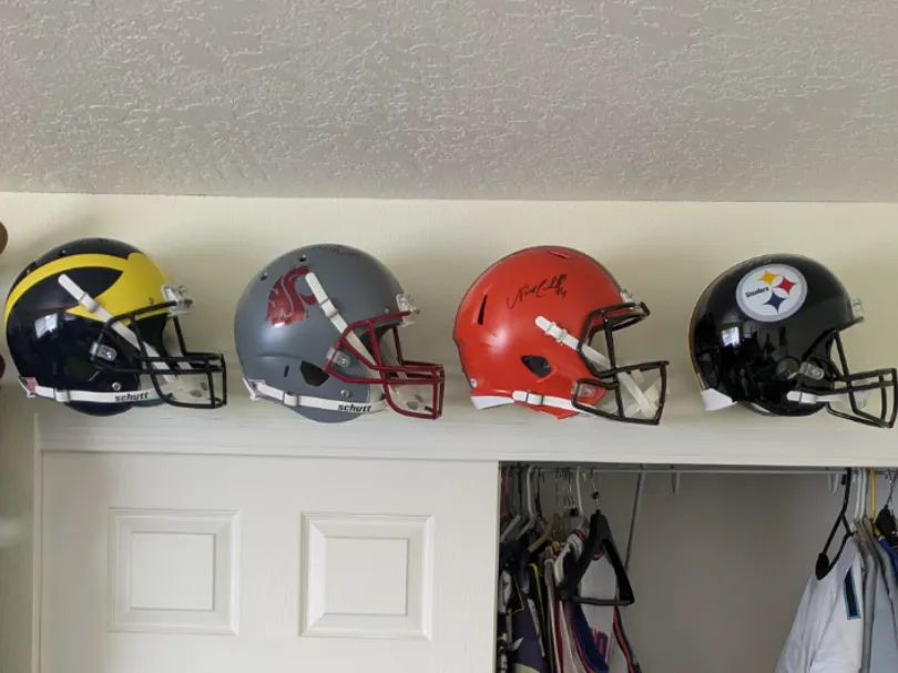 Floating Helmet Wall Mount | Invisible Mount