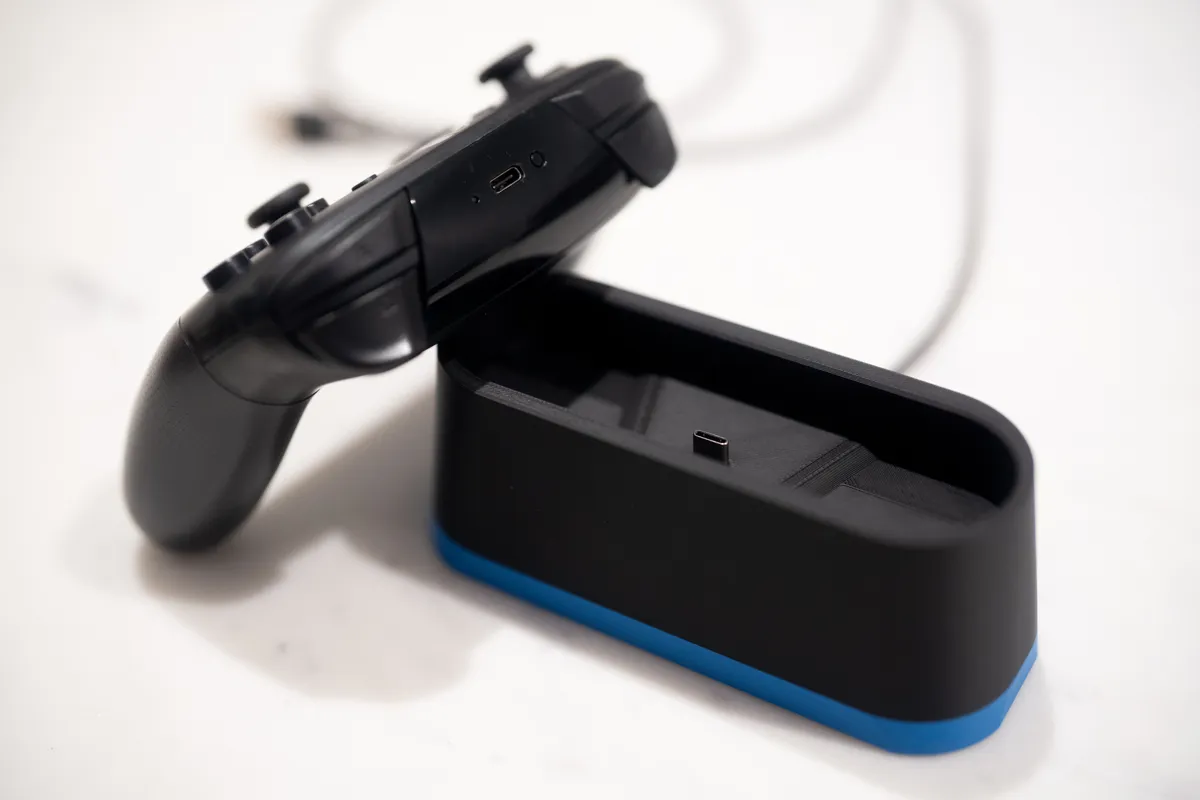 Charging Dock for Nintendo Switch 1 Pro Controller, photo 4 of 4 - Charging Dock for Nintendo Switch 1 Pro Controller Gaming Accessories