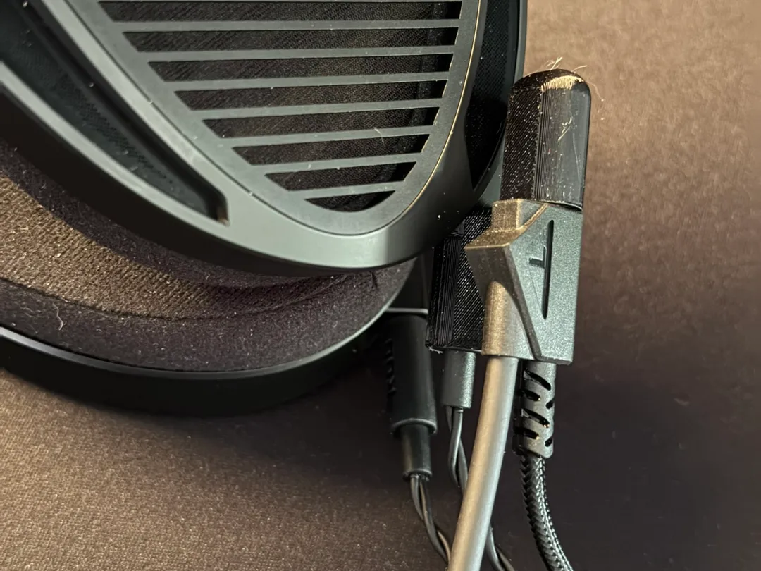 ASUS ROG Kithara Balanced and Mic-Holder