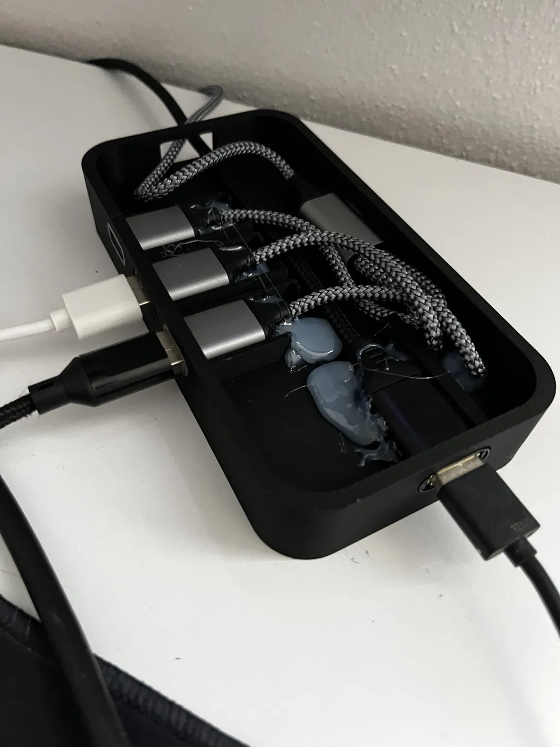 Clean USB Cable Hub, Minimal Desk Organizer, photo 4 of 4 - Clean USB Cable Hub, Minimal Desk Organizer Household