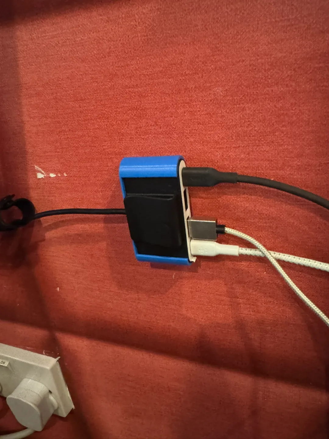 Belkin BoostCharge 4-Port USB Power wall bracket, photo 3 of 3 - Belkin BoostCharge 4-Port USB Power wall bracket Hobby & DIY