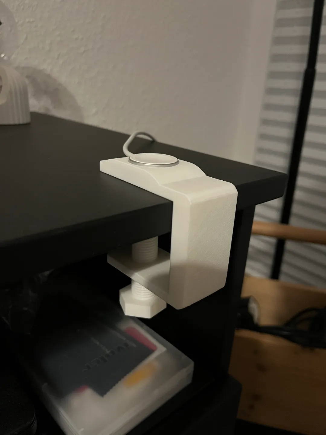 Apple Watch Halter / Charger, photo 2 of 4 - Apple Watch Halter / Charger Household