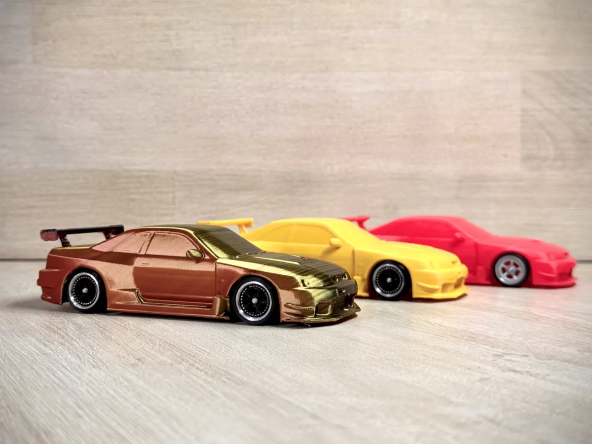 Nissan R33 GT-R LM Race Car - Car model!