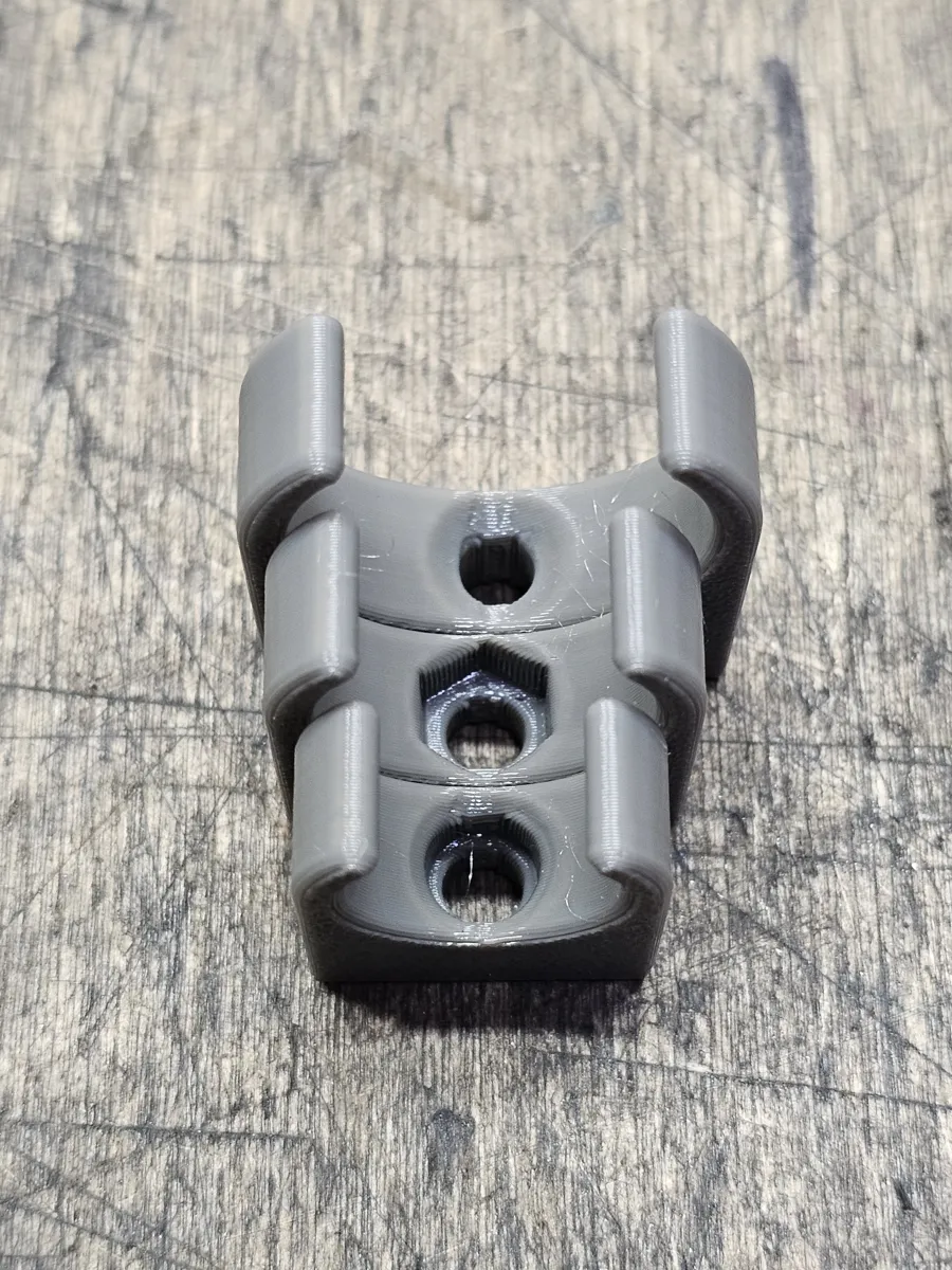 Ultimate Parametric Pipe & Cable Clip, photo 3 of 4 - Ultimate Parametric Pipe & Cable Clip Mobile & Device Accessories