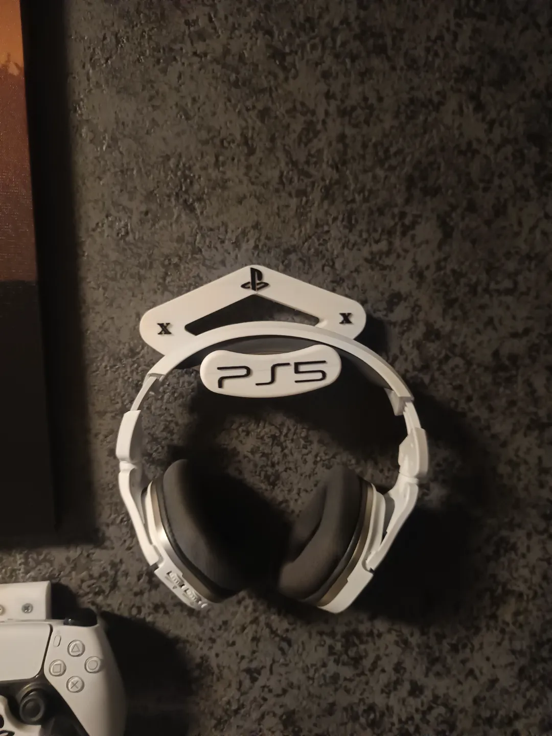 Headset Holder for Wall PS/PS5 no screw, photo 2 of 4 - Headset Holder for Wall PS/PS5 no screw Hobby & DIY