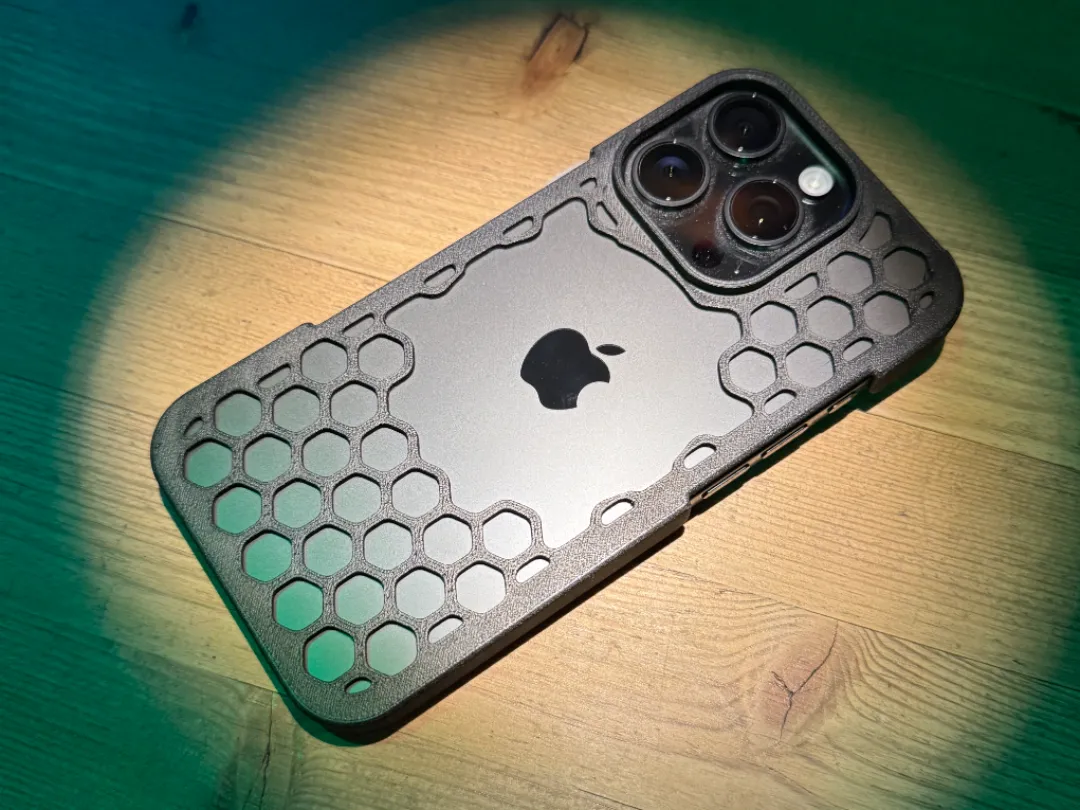 iPhone 16 Pro Honeycomb MagSafe Case