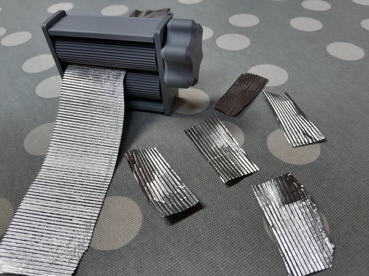Corrugated iron maker for Model Railways / Diorama, photo 4 of 4 - Corrugated iron maker for Model Railways / Diorama Figurines & Collectibles