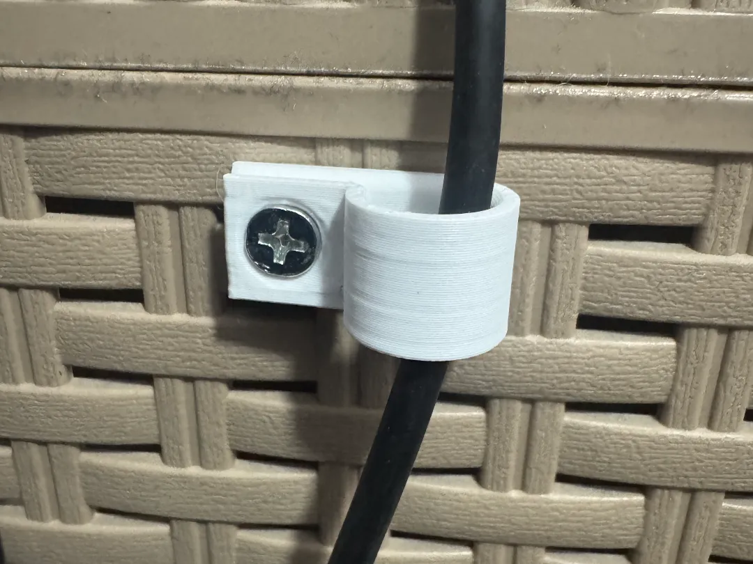 Wall Cable Lock Clip, Screw-On Cable Fixer !