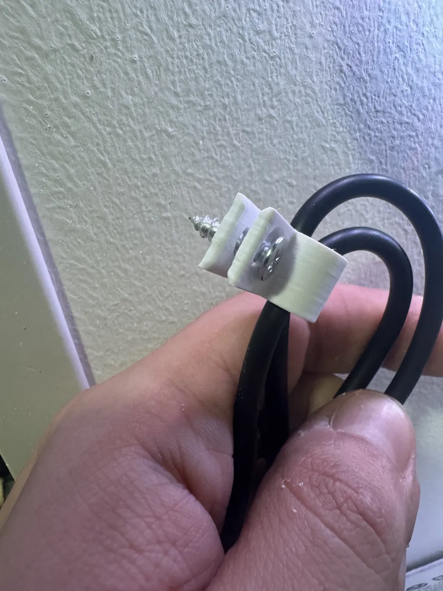 Wall Cable Lock Clip, Screw-On Cable Fixer !, photo 3 of 4 - Wall Cable Lock Clip, Screw-On Cable Fixer ! Mobile & Device Accessories