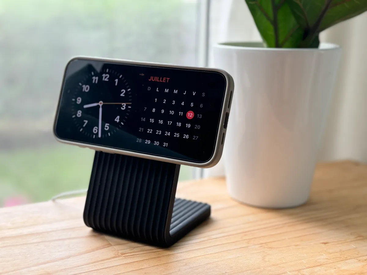 Minimalist MagSafe Charger Stand, photo 2 of 4 - Minimalist MagSafe Charger Stand Mobile & Device Accessories