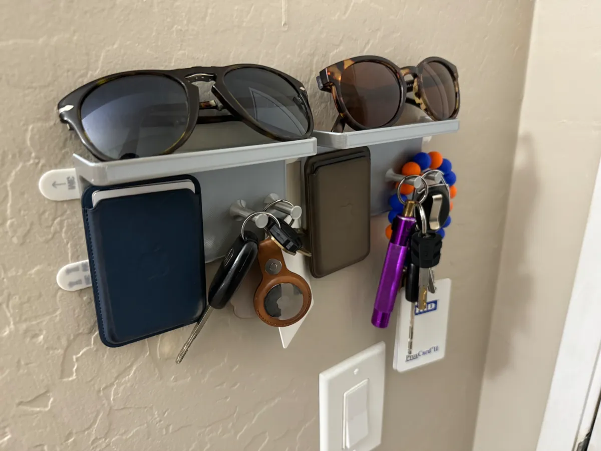 MagSafe Wallet, sunglass, and key holder, photo 2 of 3 - MagSafe Wallet, sunglass, and key holder Storage & Organisation