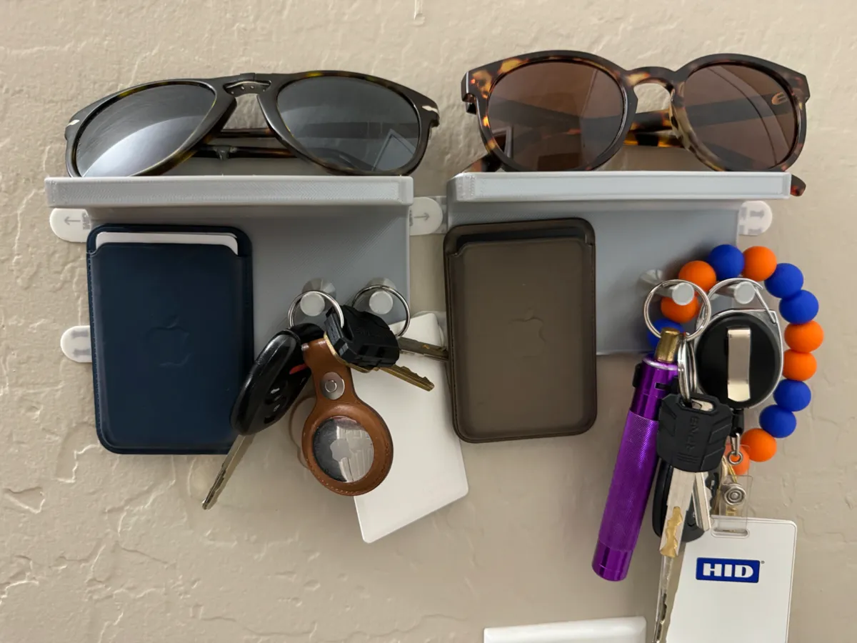 MagSafe Wallet, sunglass, and key holder, photo 3 of 3 - MagSafe Wallet, sunglass, and key holder Storage & Organisation