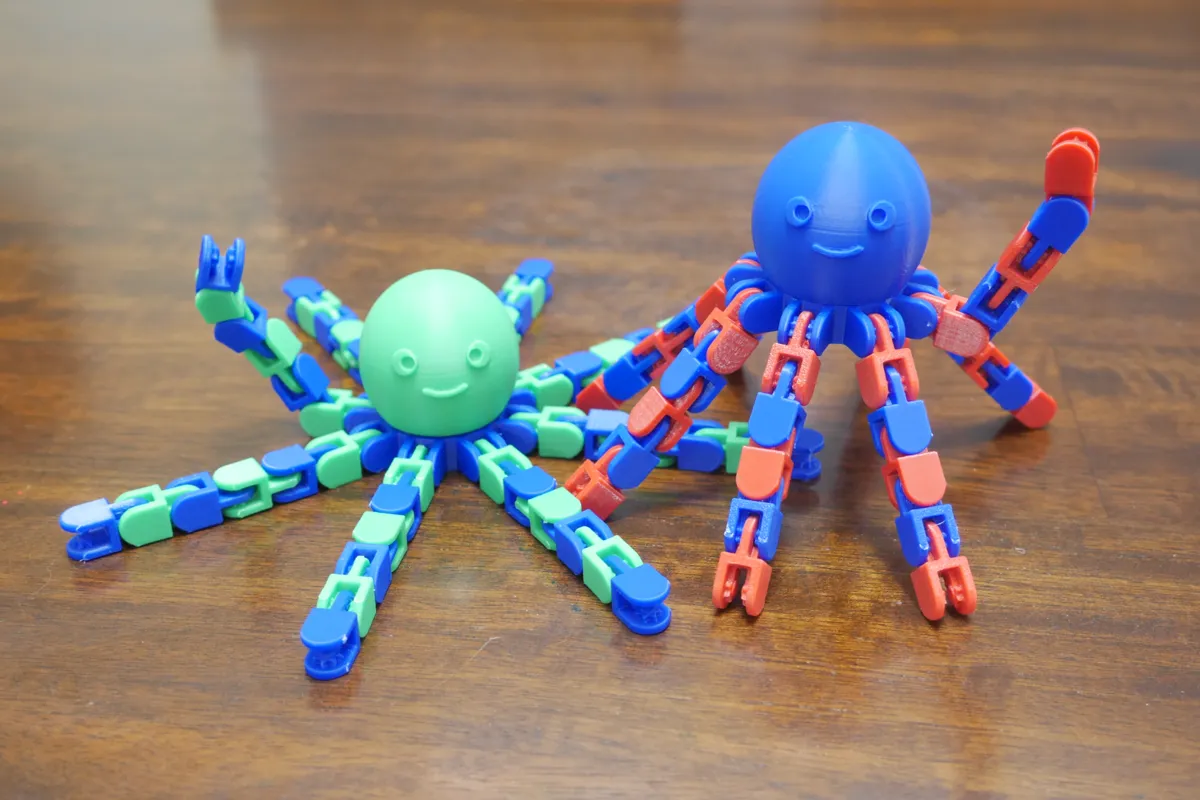 Click Hinge Articulated and Spinning Octopus, photo 2 of 4 - Click Hinge Articulated and Spinning Octopus Fidget & Sensory Toys