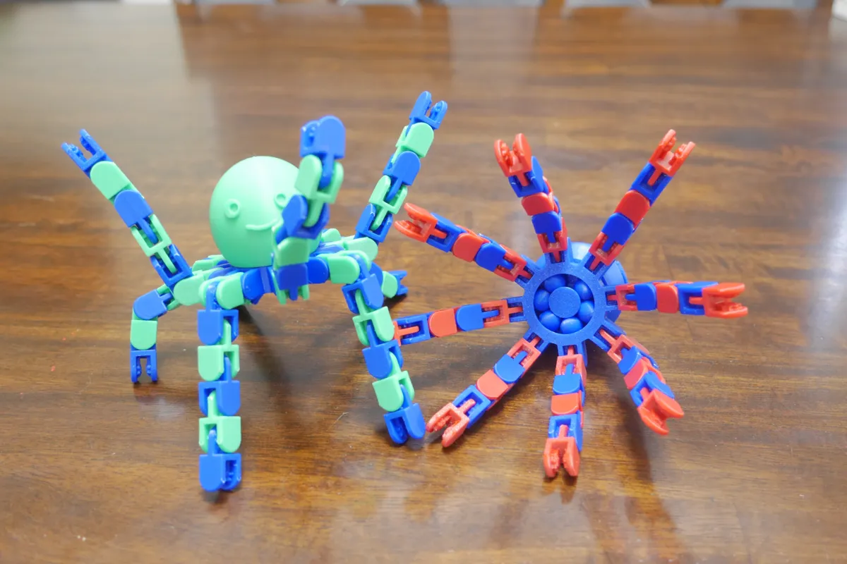 Click Hinge Articulated and Spinning Octopus, photo 3 of 4 - Click Hinge Articulated and Spinning Octopus Fidget & Sensory Toys