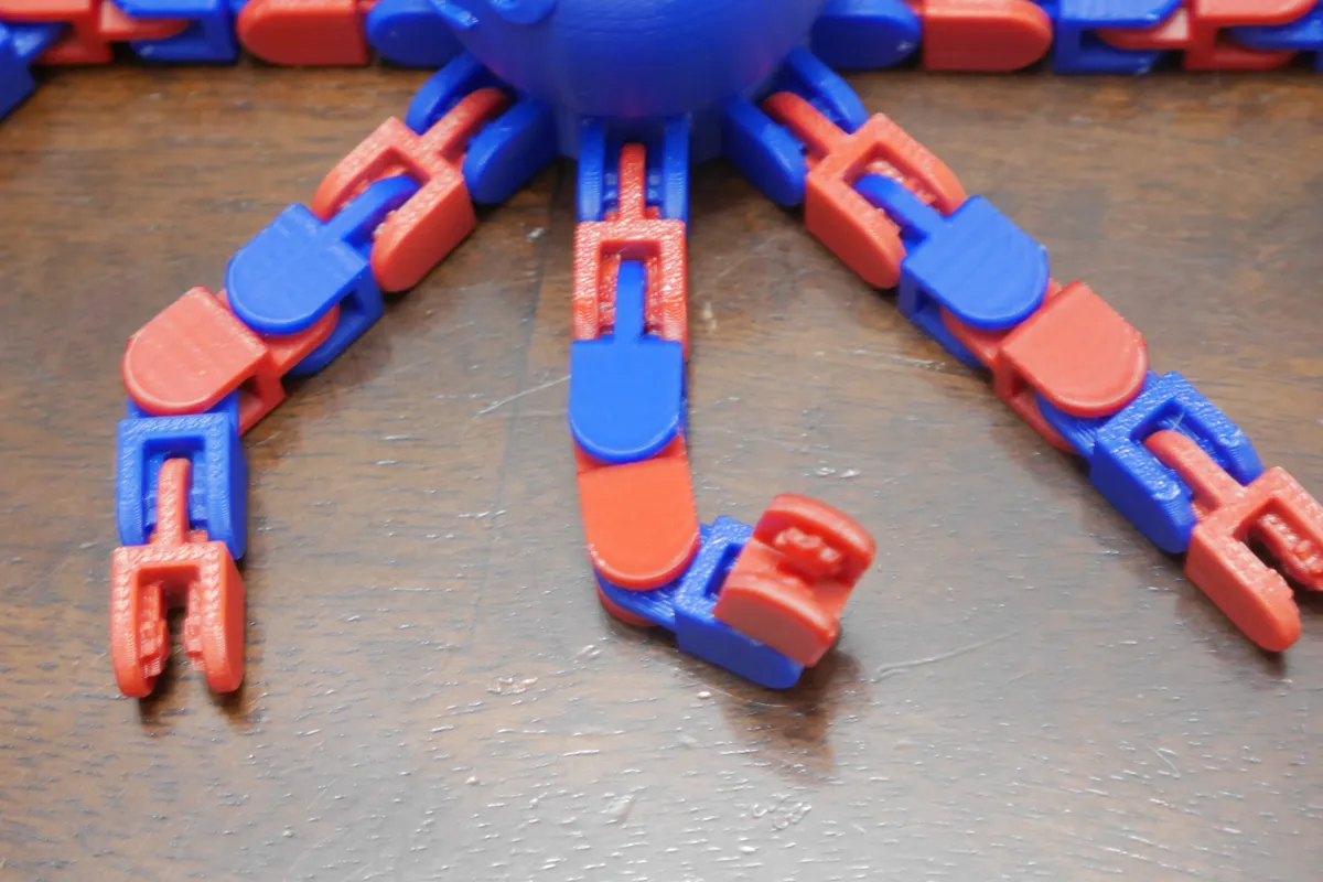 Click Hinge Articulated and Spinning Octopus, photo 4 of 4 - Click Hinge Articulated and Spinning Octopus Fidget & Sensory Toys