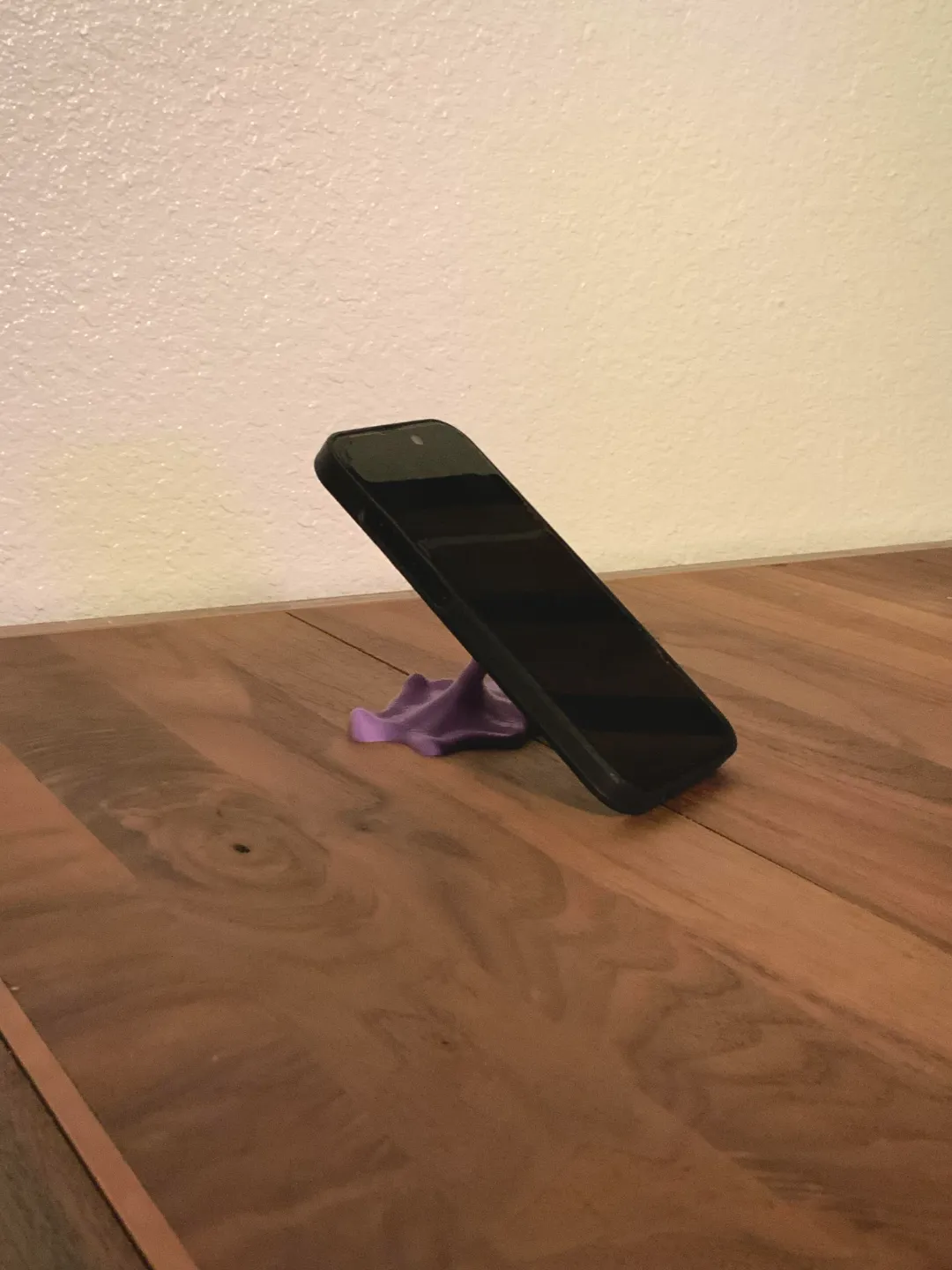 Gum Phone Stand Experimental, photo 3 of 4 - Gum Phone Stand Experimental Tools