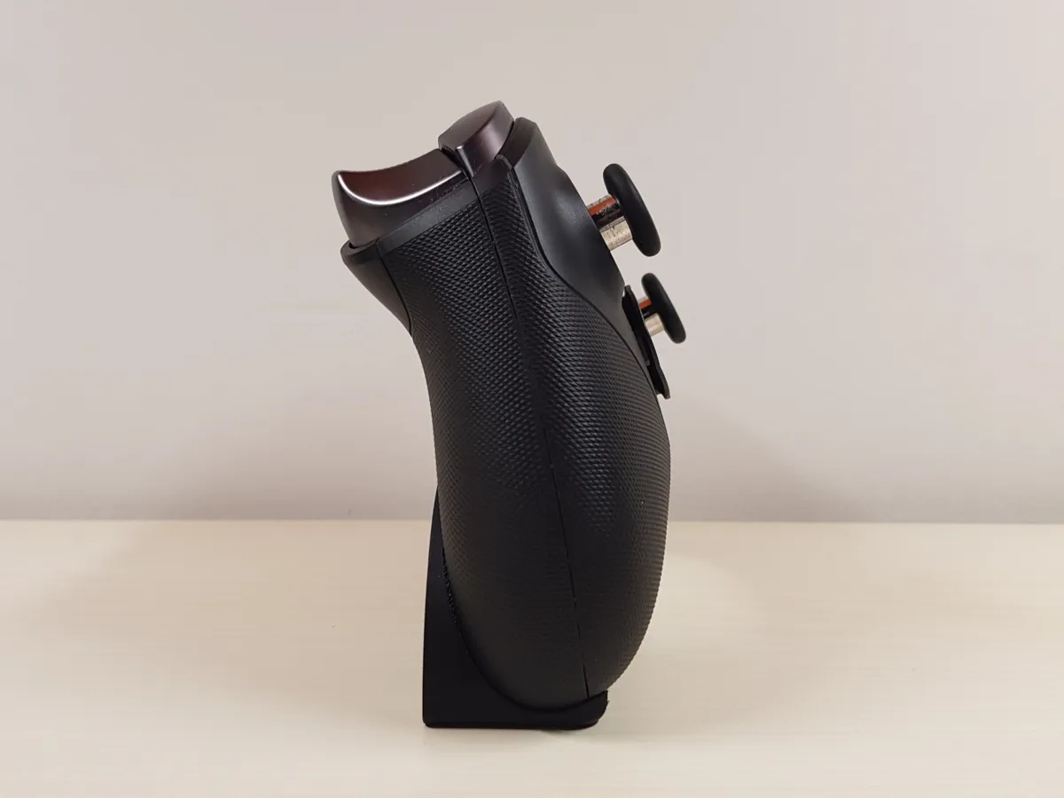 Invisible Xbox Elite Series 2 Holder Minimalist, photo 4 of 4 - Invisible Xbox Elite Series 2 Holder Minimalist Gaming Accessories