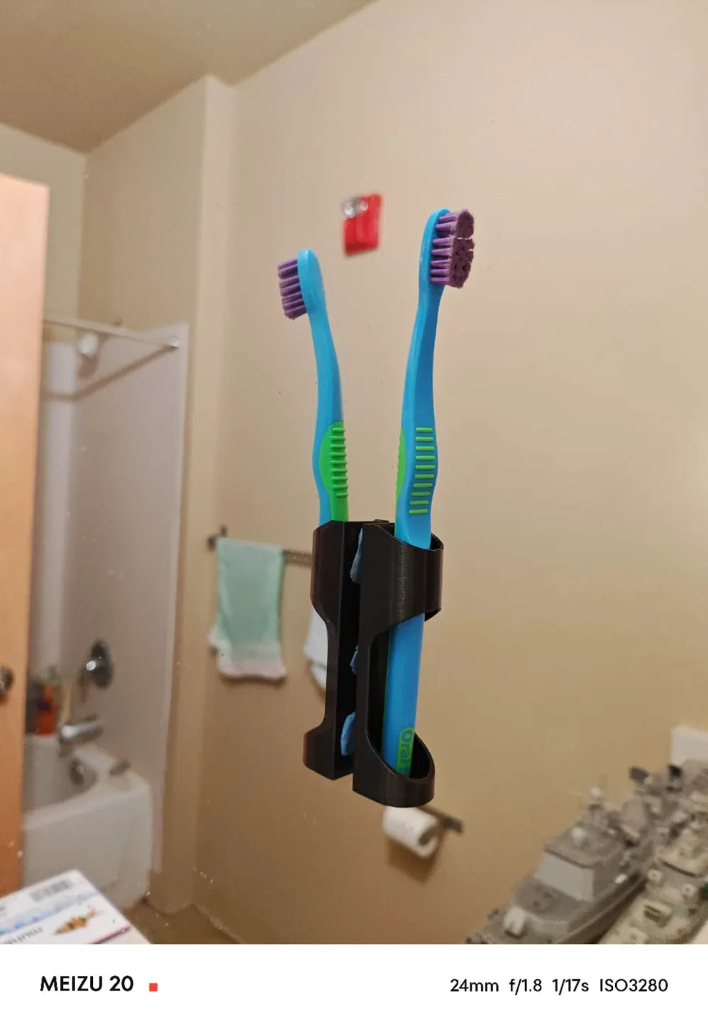Toothbrush Holder on Mirror/Wall 牙刷镜子支架
