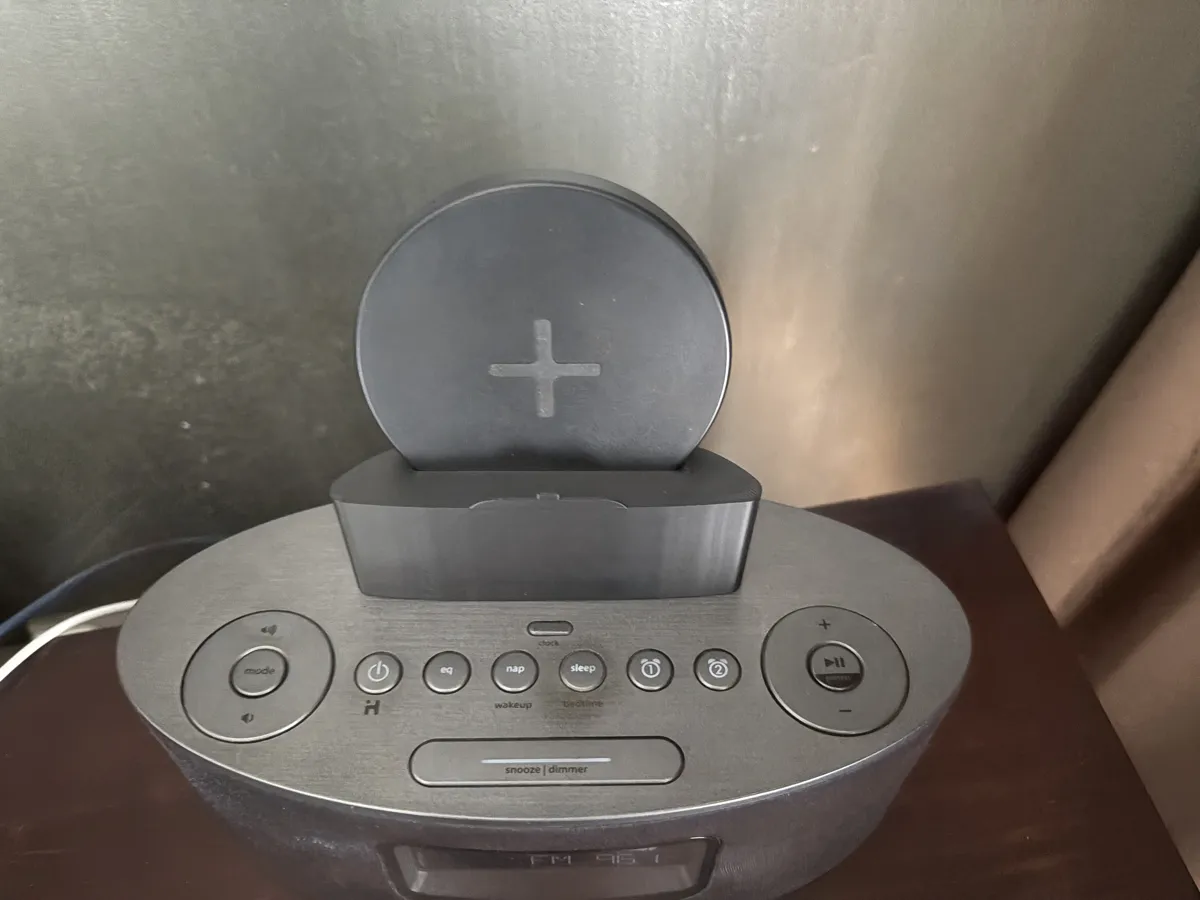 iHome iDL46 (clockradio) wireless charging adapter, photo 3 of 4 - iHome iDL46 (clockradio) wireless charging adapter Hobby & DIY