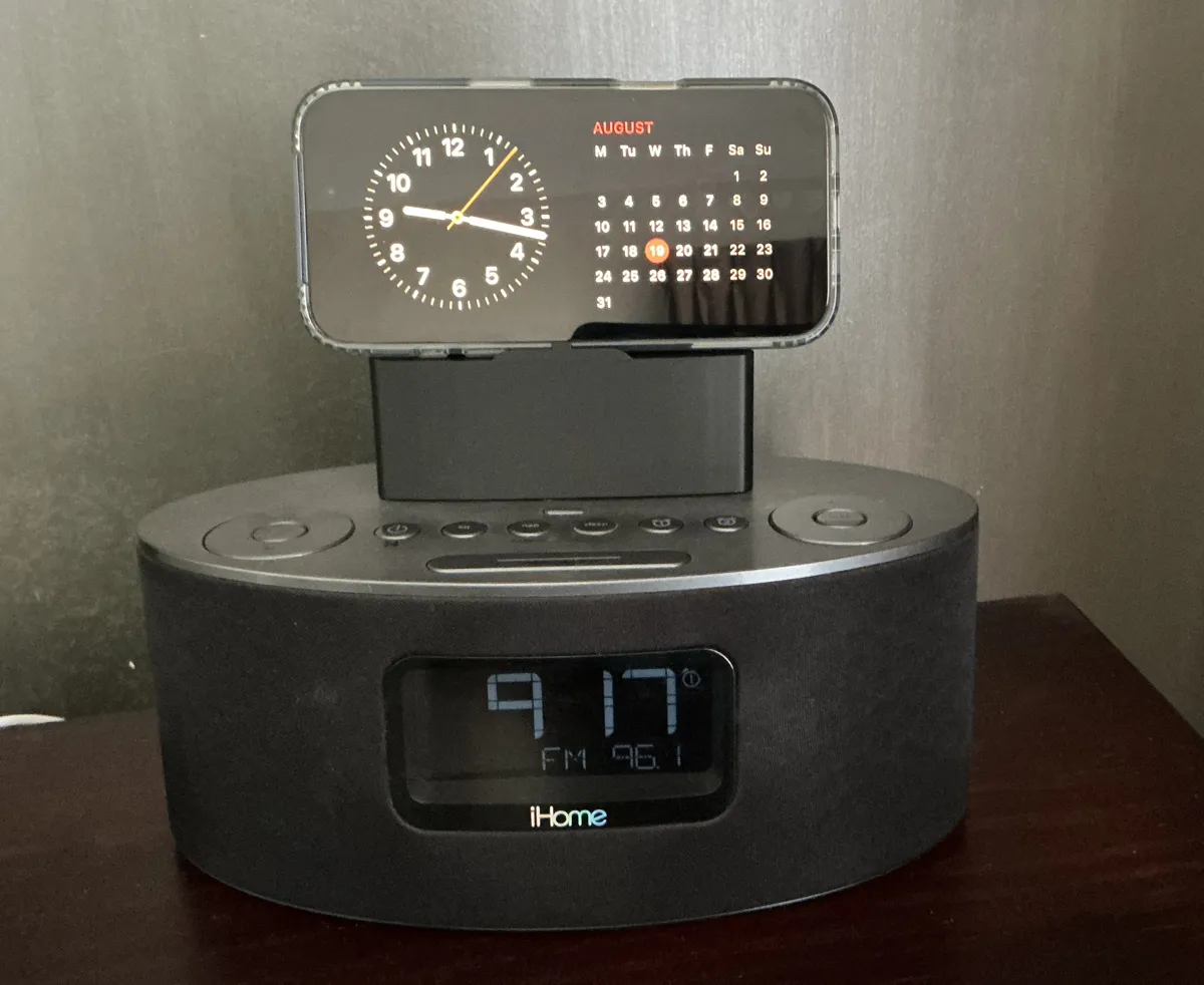 iHome iDL46 (clockradio) wireless charging adapter, photo 4 of 4 - iHome iDL46 (clockradio) wireless charging adapter Hobby & DIY