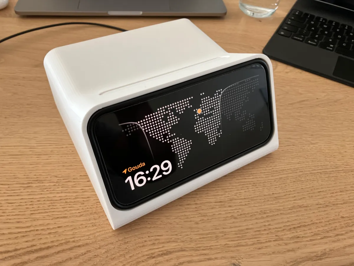 iPhone 14/15 Standby Mode Dock with Cover, photo 4 of 4 - iPhone 14/15 Standby Mode Dock with Cover Household