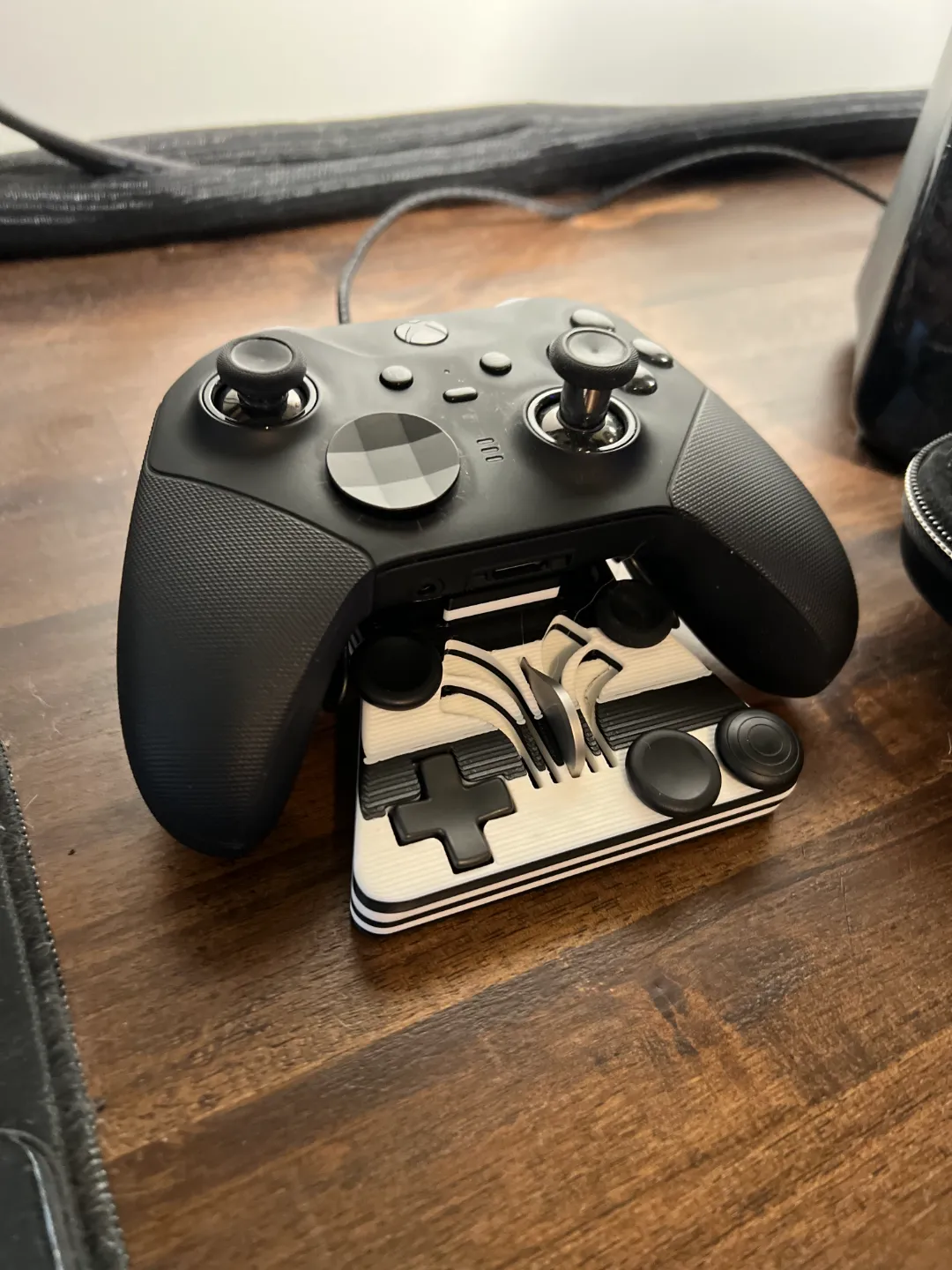 Xbox Elite 2 Controller Dock & Accessory Stand, photo 2 of 4 - Xbox Elite 2 Controller Dock & Accessory Stand Hobby & DIY