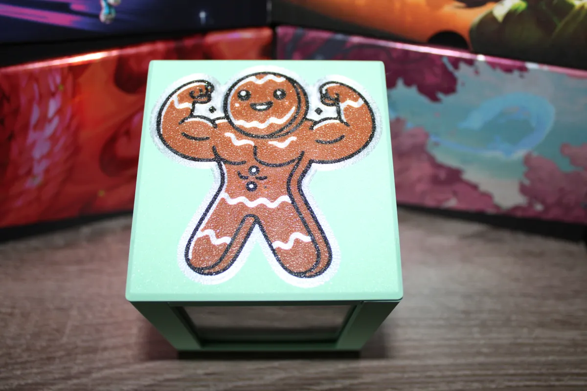 MTG EDH Commander Showcase Deck Box - Gingerbread, photo 2 of 4 - MTG EDH Commander Showcase Deck Box - Gingerbread Board Games & Tabletop