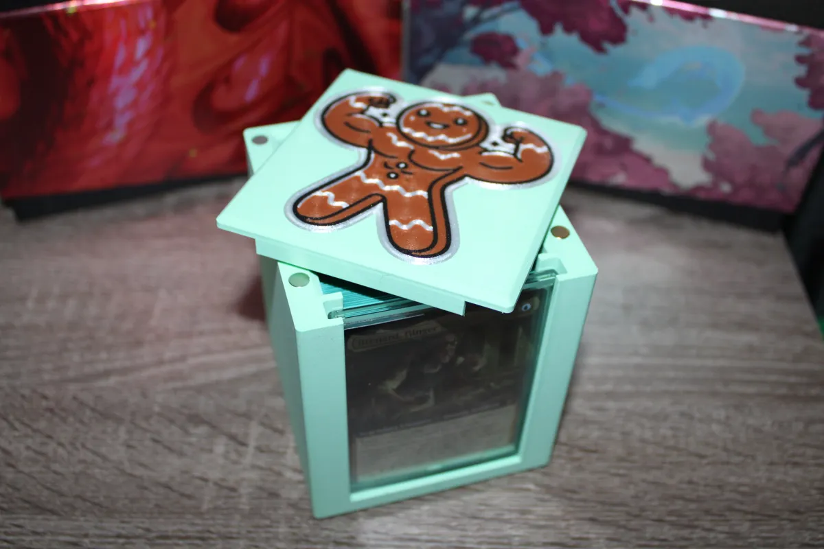 MTG EDH Commander Showcase Deck Box - Gingerbread, photo 4 of 4 - MTG EDH Commander Showcase Deck Box - Gingerbread Board Games & Tabletop