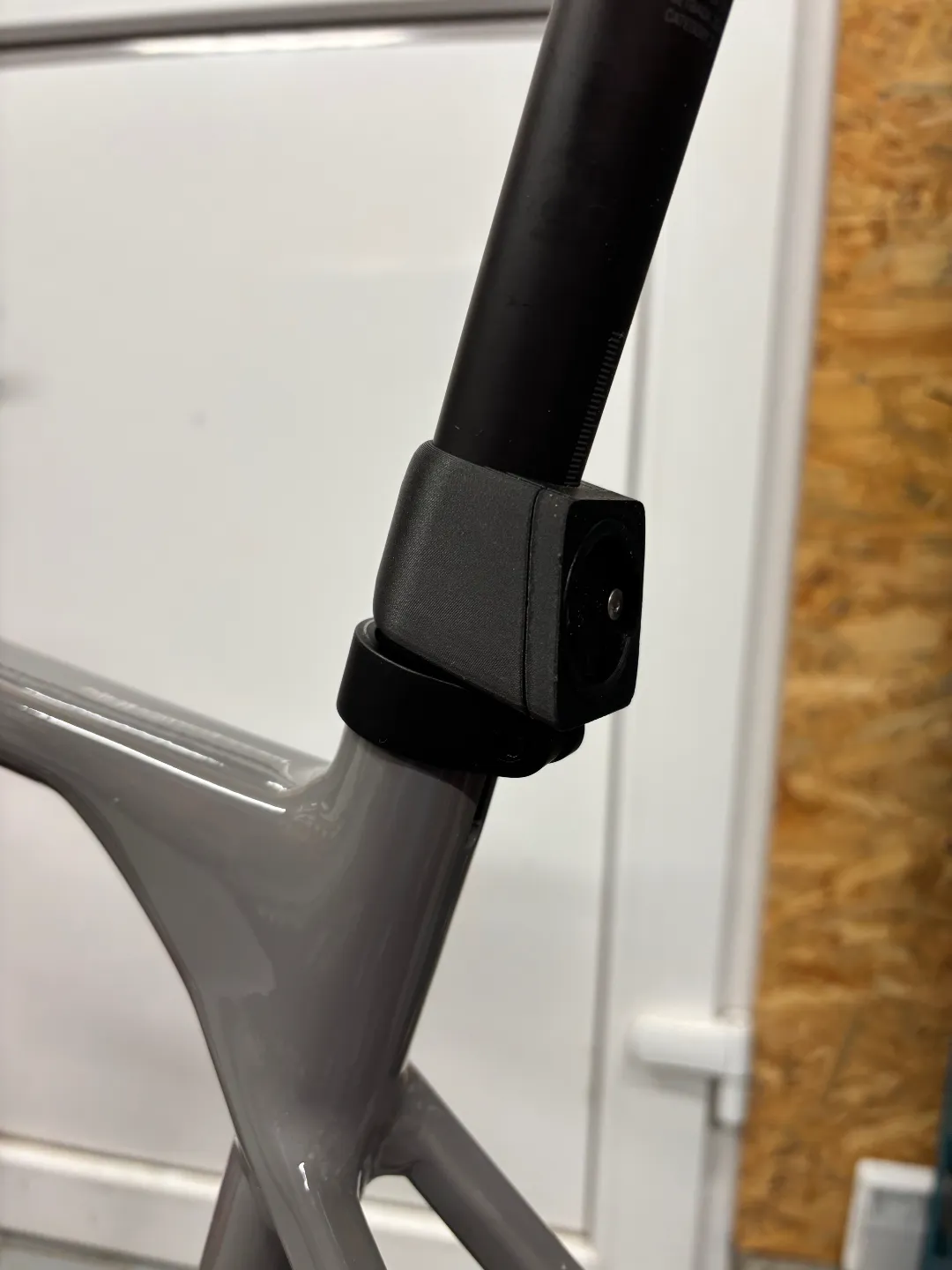 Garmin Varia Mount for Seatposts with 27.2 mm, photo 3 of 4 - Garmin Varia Mount for Seatposts with 27.2 mm Cycling