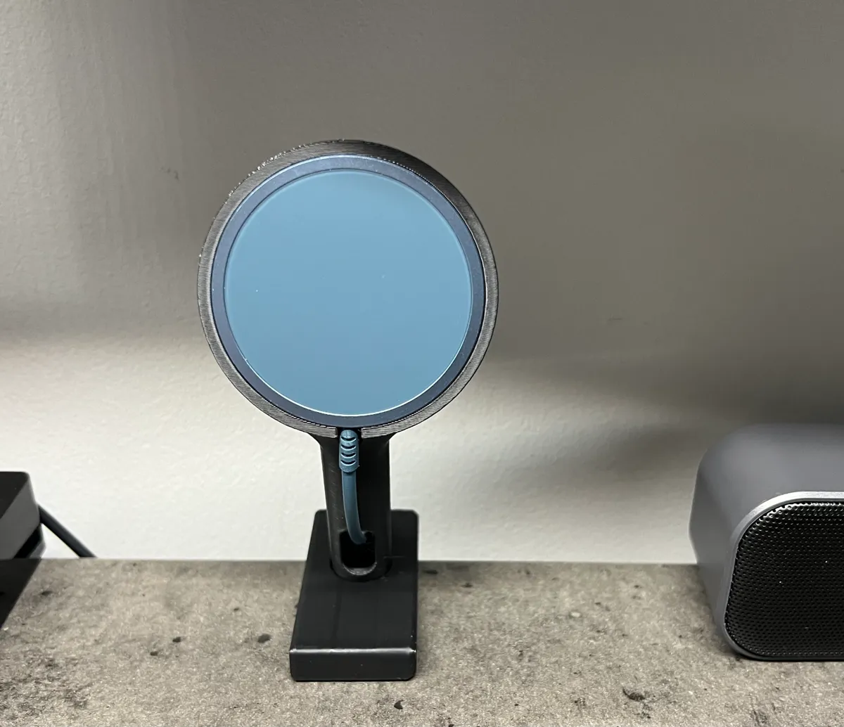 Desktop MagSafe Clamp Stand