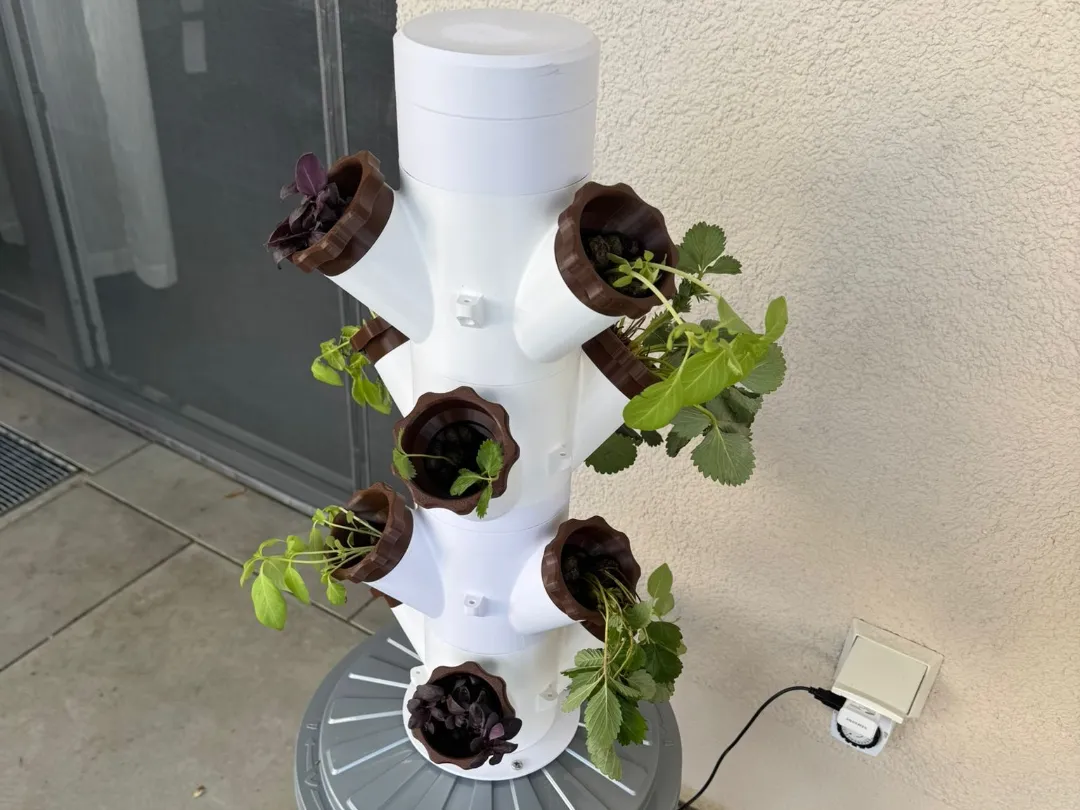 Modular Hydroponic Tower / Vertical Garden