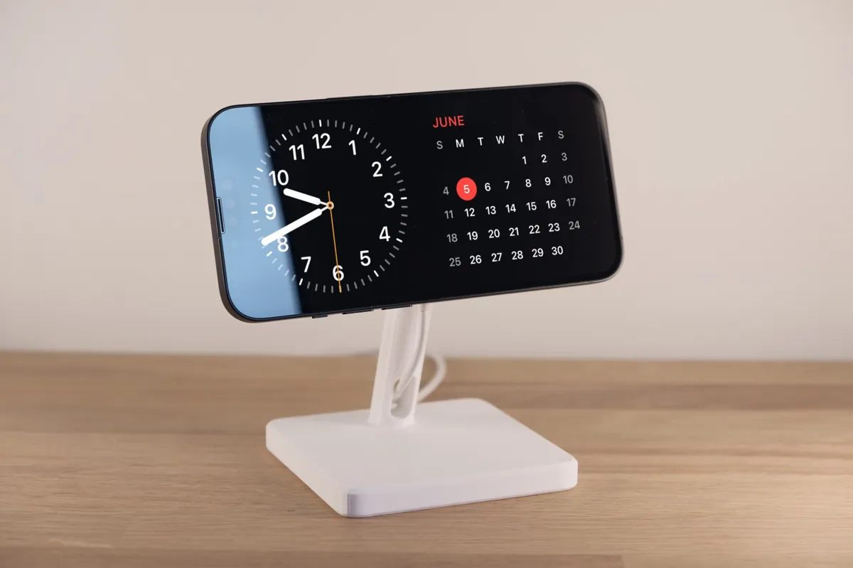 MagSafe Charger Stand for iPhone - Gadgets, in stock in India