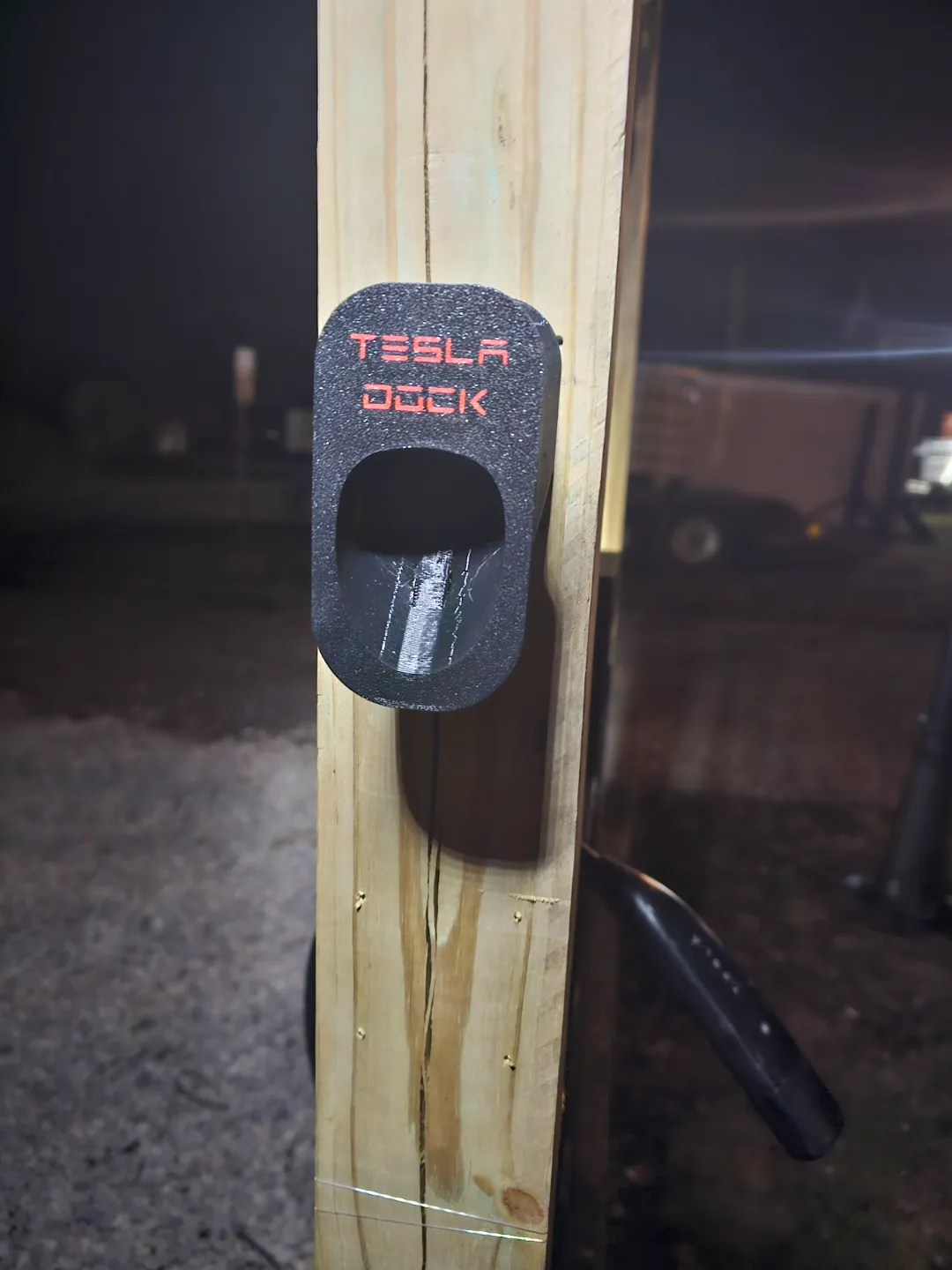 Tesla Charger Plug Dock - Holder - Holster - Hook, photo 3 of 4 - Tesla Charger Plug Dock - Holder - Holster - Hook Mobile & Device Accessories