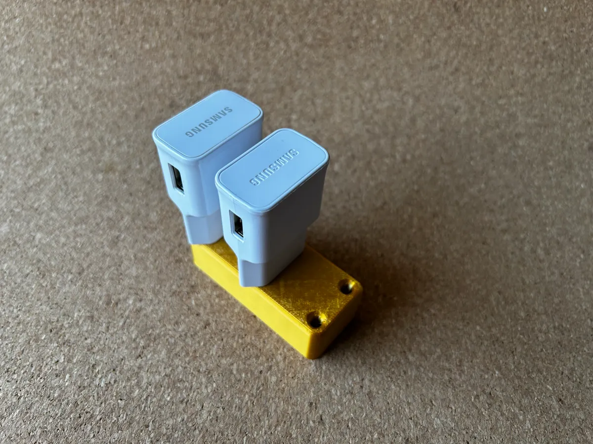 USB CHARGER HOLDER, photo 2 of 3 - USB CHARGER HOLDER Mobile & Device Accessories