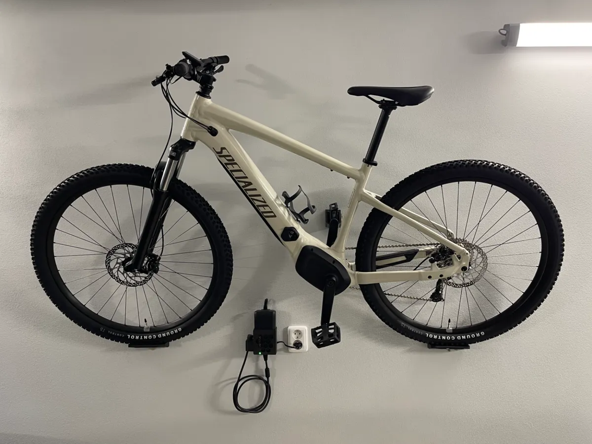 Bike wall hanger for platform/flat pedals V2 - Sport & Outdoors, in stock in India