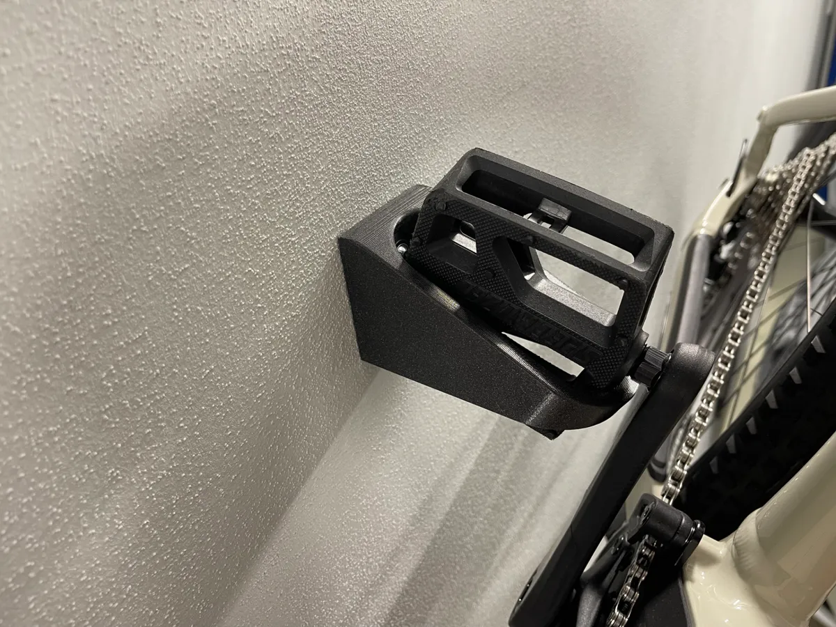 Bike wall hanger for platform/flat pedals V2, photo 3 of 4 - Bike wall hanger for platform/flat pedals V2 Hobby & DIY