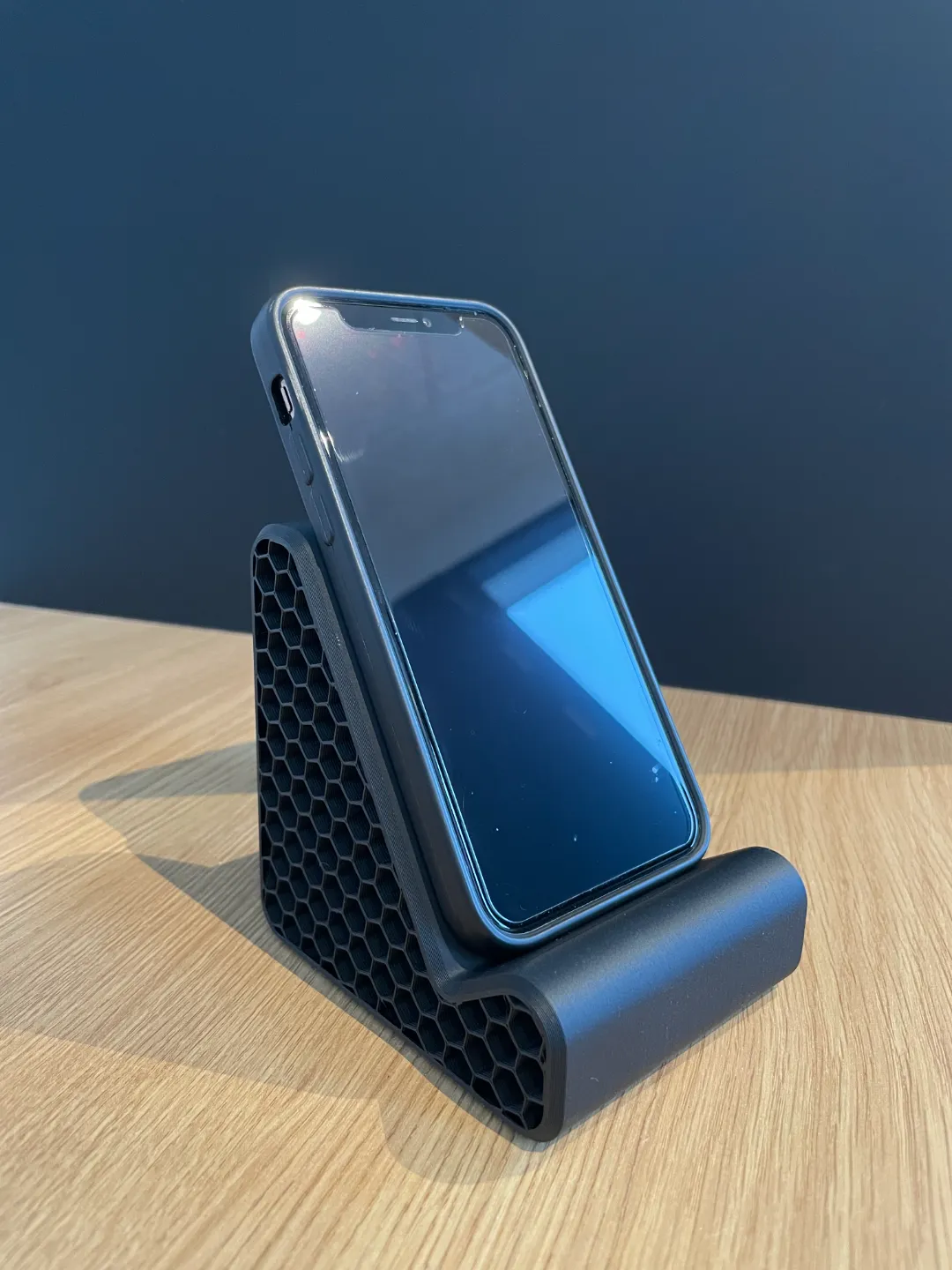 HexaHold Honeycomb Phone Stand