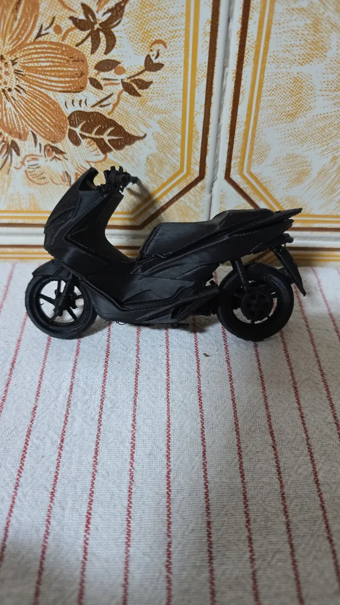 Honda PCX Scooter Miniature, photo 3 of 4 - Honda PCX Scooter Miniature Car & Vehicle