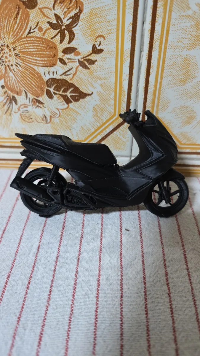 Honda PCX Scooter Miniature, photo 4 of 4 - Honda PCX Scooter Miniature Car & Vehicle