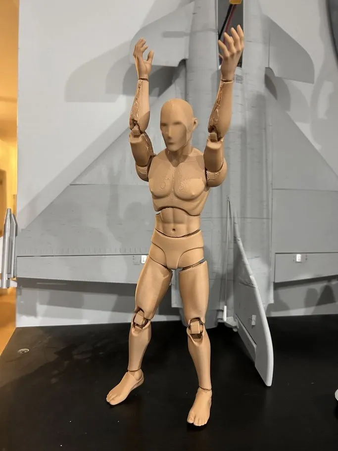 PLA-Boy, 1.0 - Posable Artist Dummy Mannequin, photo 3 of 4 - PLA-Boy, 1.0 - Posable Artist Dummy Mannequin Models, RC & Drones