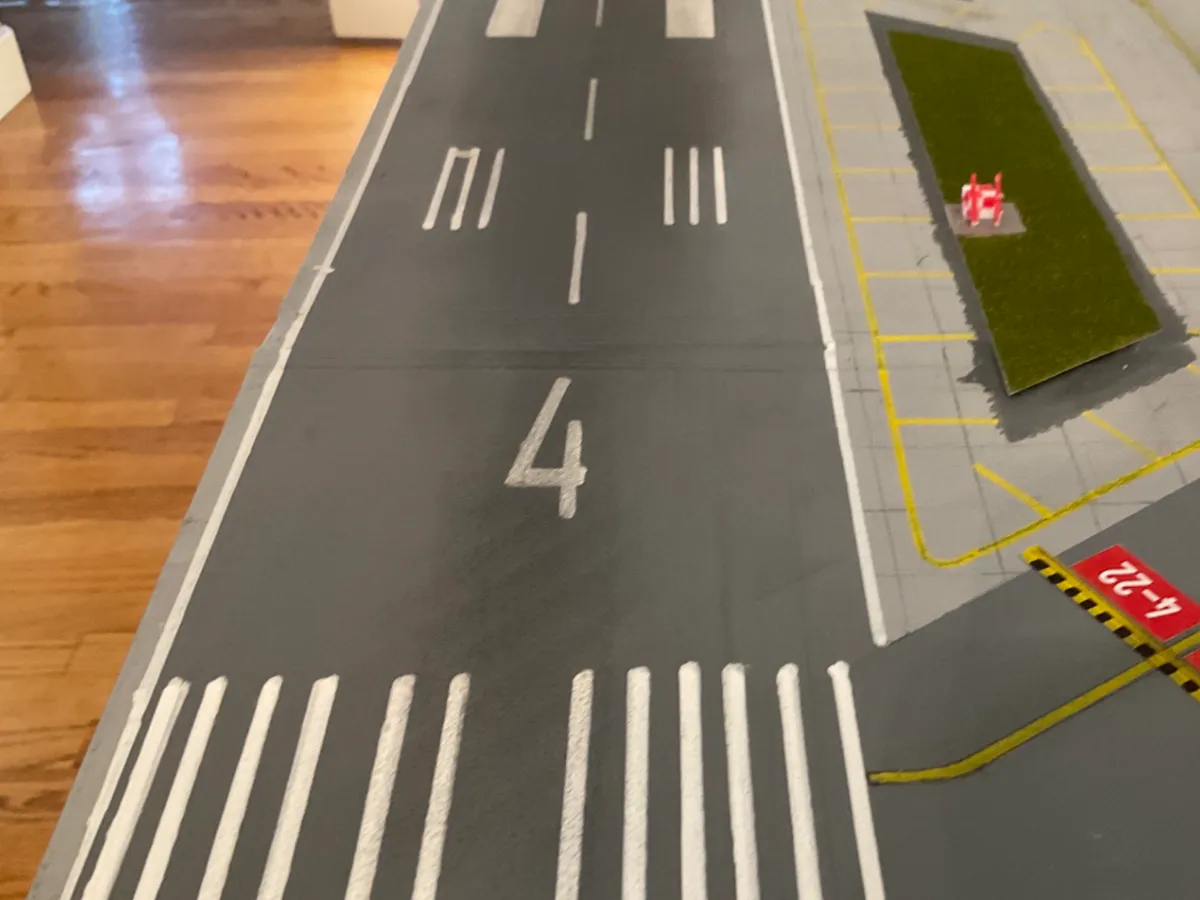 1:400 FAA Runway Marking Stencil (heading 4-22) - Stamps, Stencils & Embossers, in stock