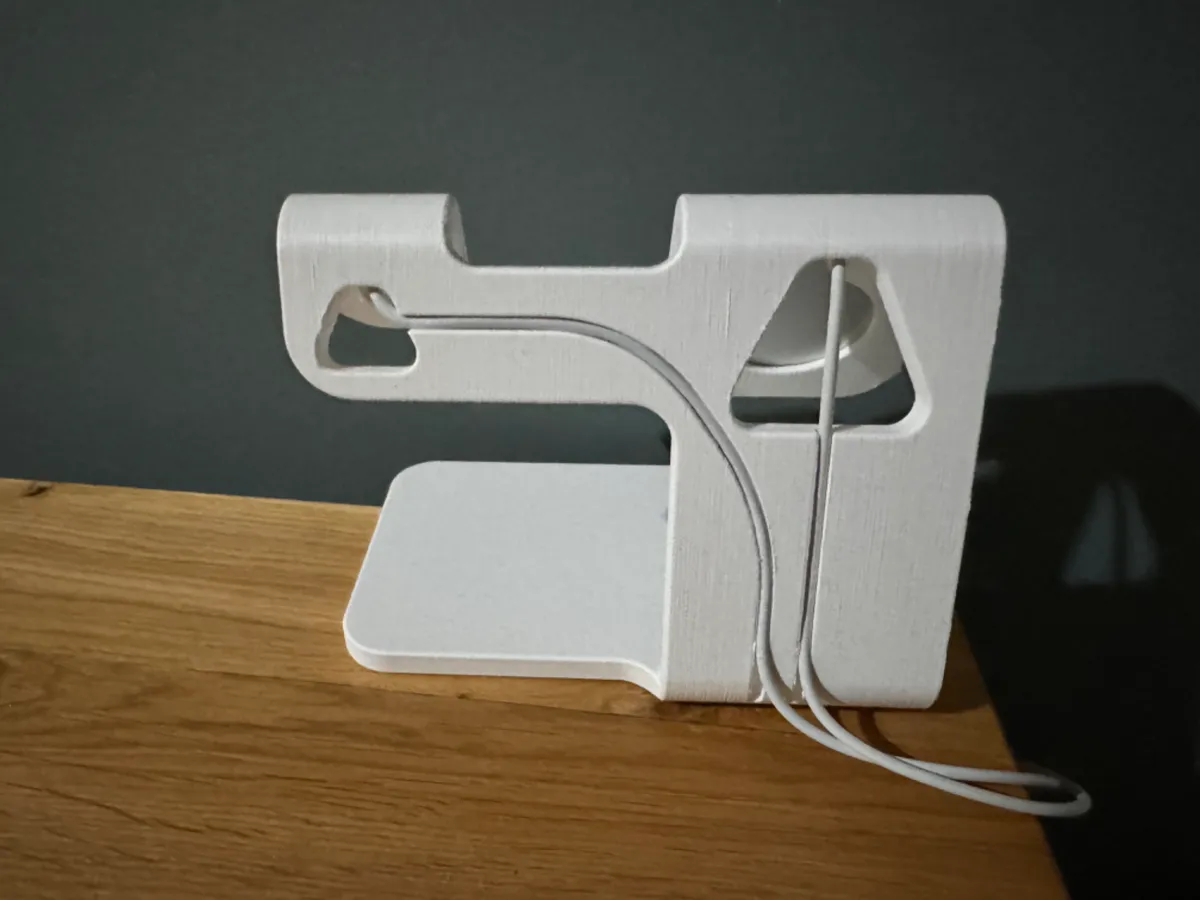 MagSafe Phone and Apple Watch Stand, photo 4 of 4 - MagSafe Phone and Apple Watch Stand Household