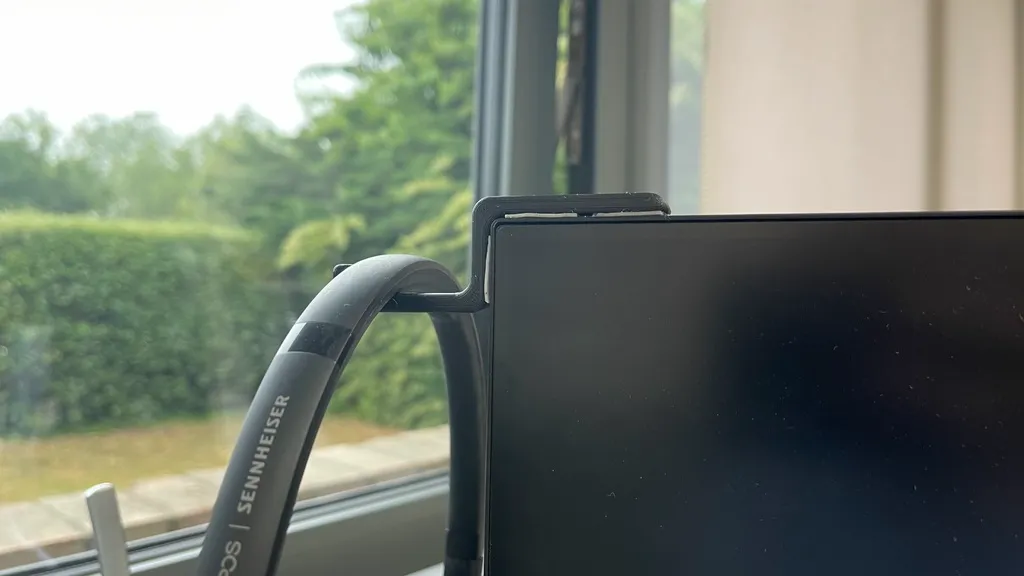 Monitor hook for earphones
