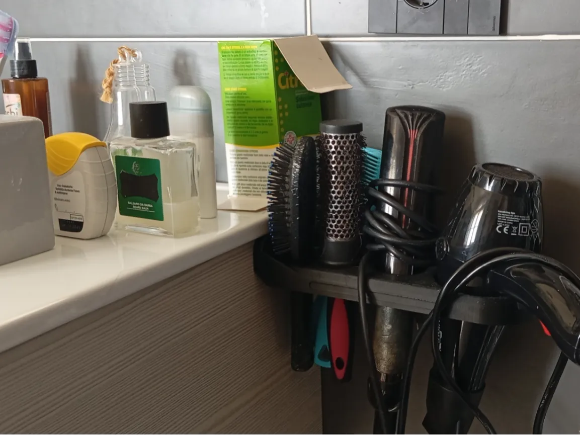 organizer brushes/hair dryer/hair straightener