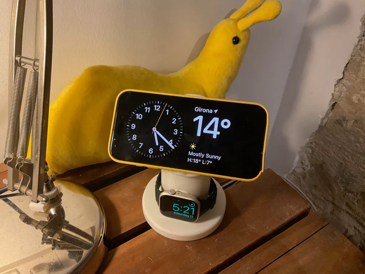 iPhone and Apple Watch MagSafe Stand, photo 4 of 4 - iPhone and Apple Watch MagSafe Stand Hobby & DIY