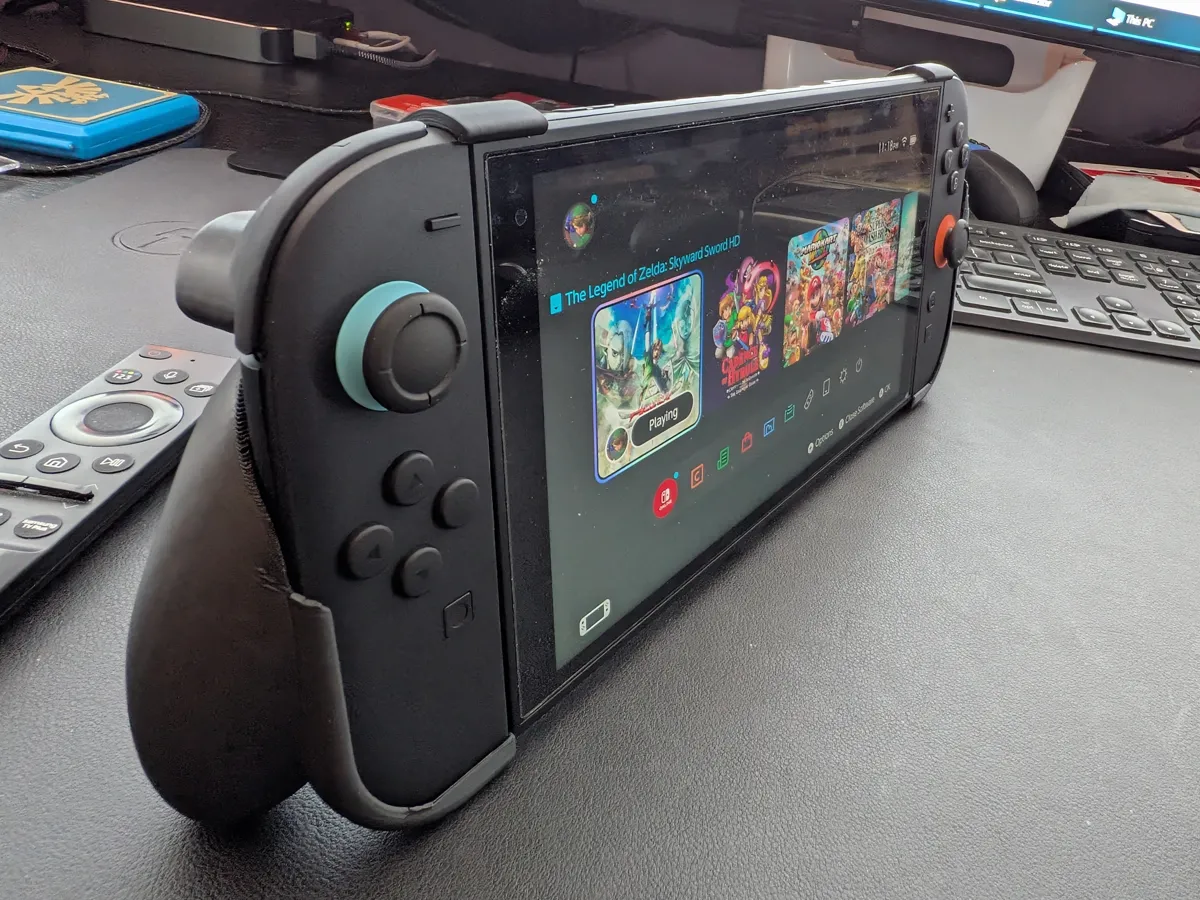 Switch 2 Grip - V16 (Dockable/Cartridge/Asym/Lite), photo 3 of 4 - Switch 2 Grip - V16 (Dockable/Cartridge/Asym/Lite) Gaming Accessories