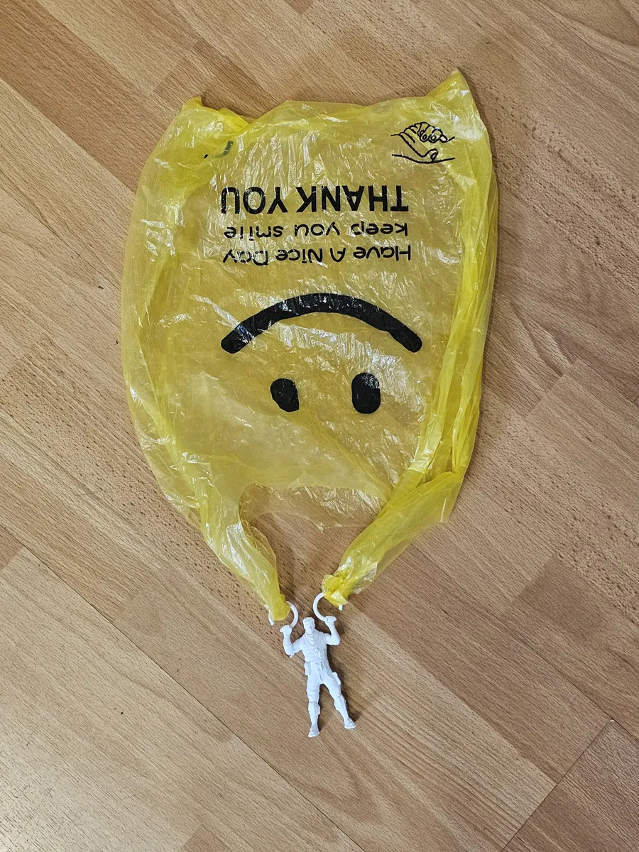 Fortnite Jonesy Plastic Bag Paratrooper, photo 4 of 4 - Fortnite Jonesy Plastic Bag Paratrooper Jewellery & Accessories